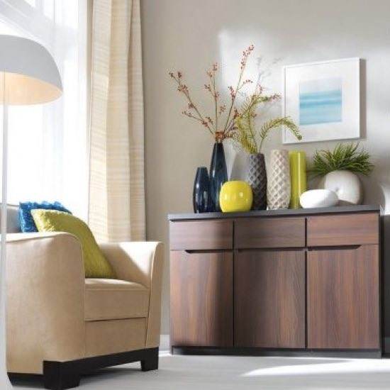 ჯულიაი კომოდი ვიტრინისათვის